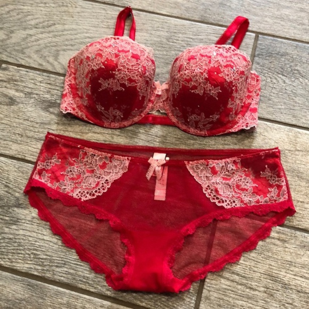 Beautiful VS matching lingerie set in red. - Picture 2 of 2